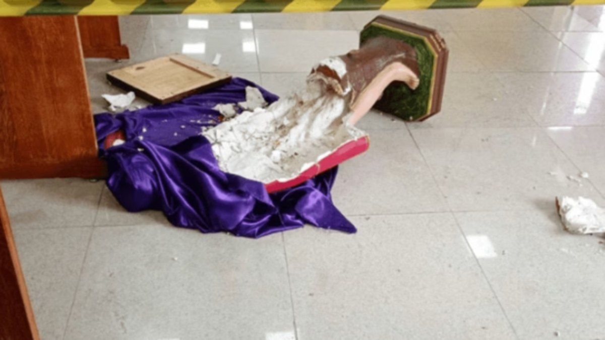 Homem quebra imagens de santos em igreja de SP