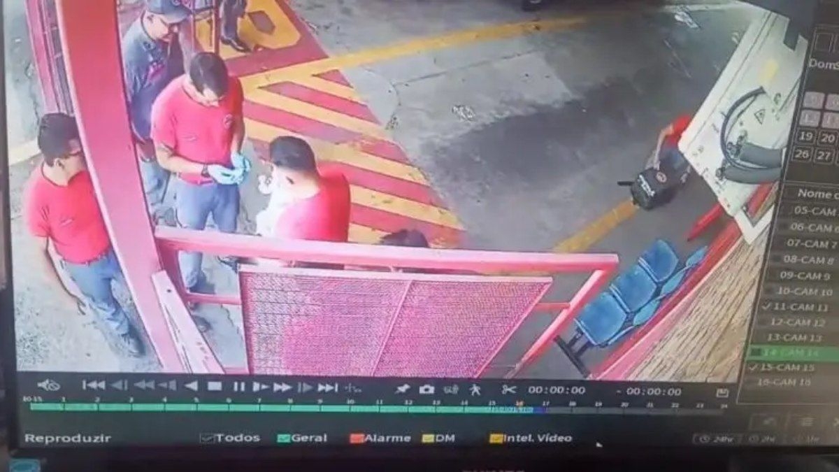 Bombeiros realizam resgate heroico de bebê engasgado