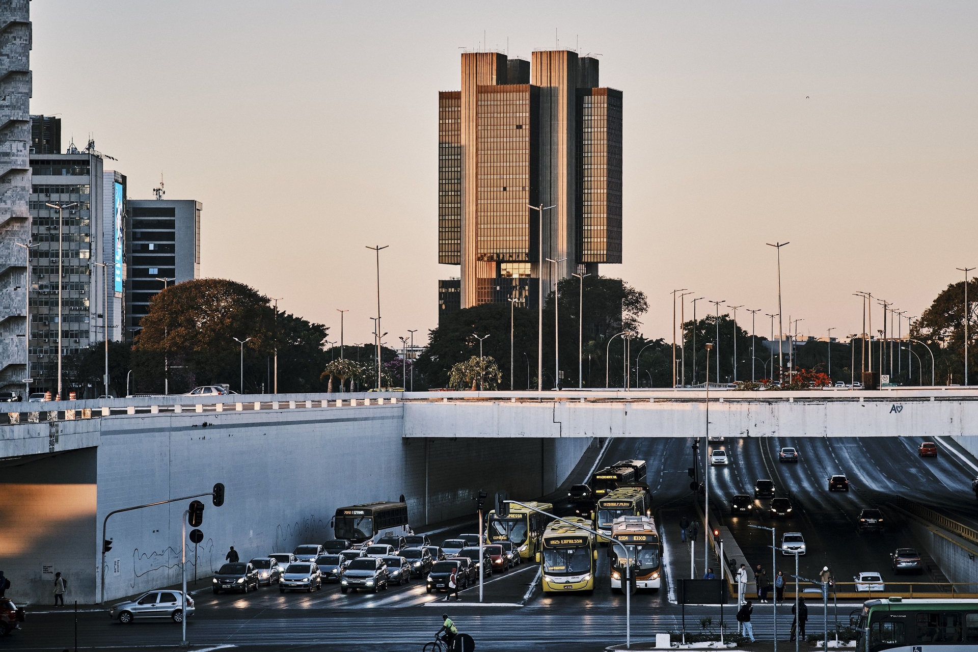 Inflação sobe e Selic atinge 13,25% pela 10ª vez
