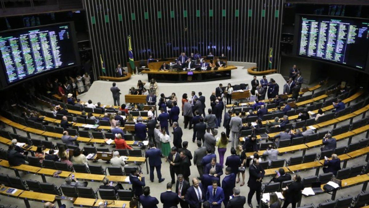 Câmara desafia STF e busca barrar processo contra Ramagem