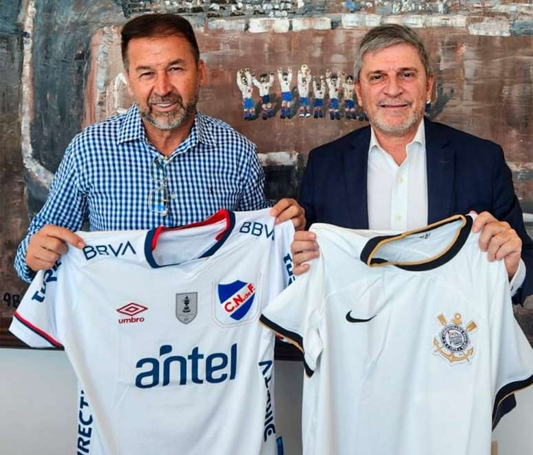 Presidente do Corinthians, Augusto Melo se encontra com dirigente do Nacional em viagem ao Uruguai