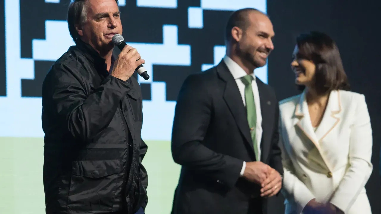 Crises no PL e na família Bolsonaro afetam alianças políticas