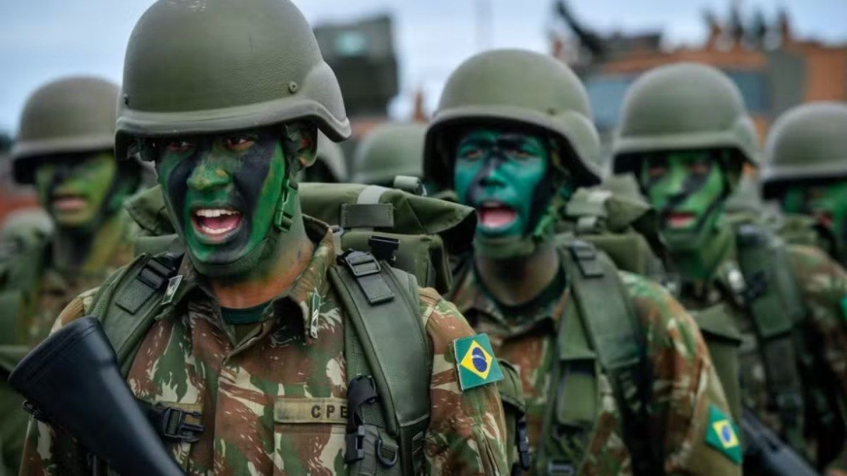 Congresso aprova reajuste de 9% para militares brasileiros