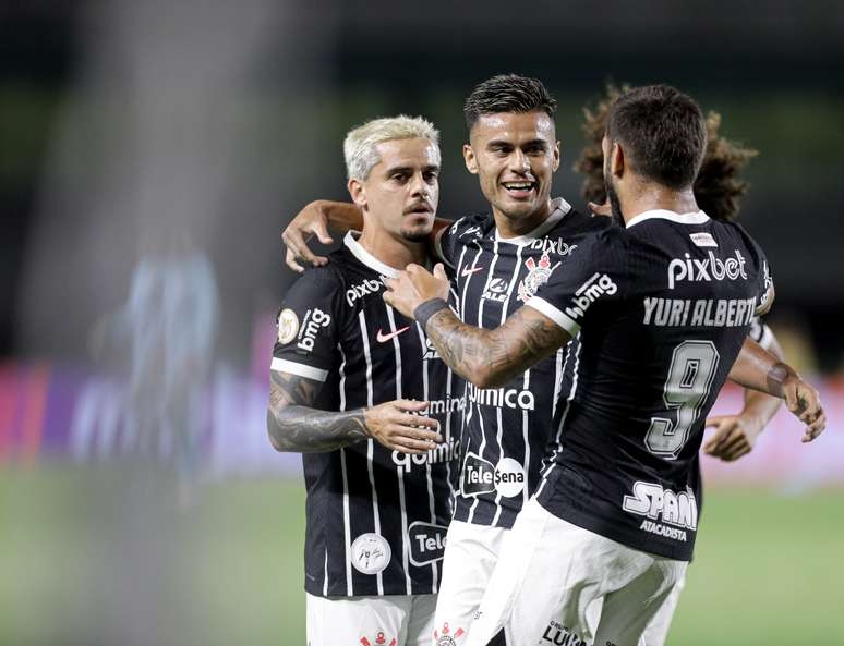 Nova diretoria do Corinthians busca equilibrar média de idade do elenco; entenda