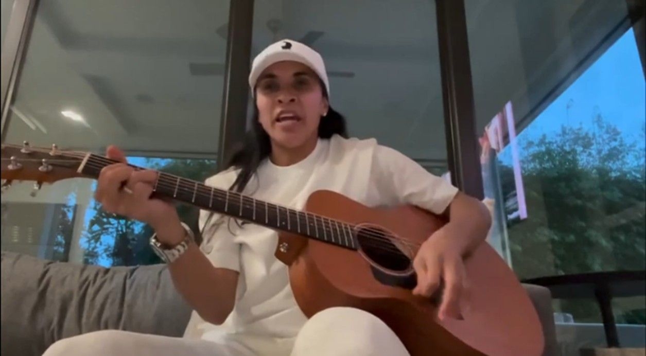 Marta homenageia amigo com canção de Raul Seixas