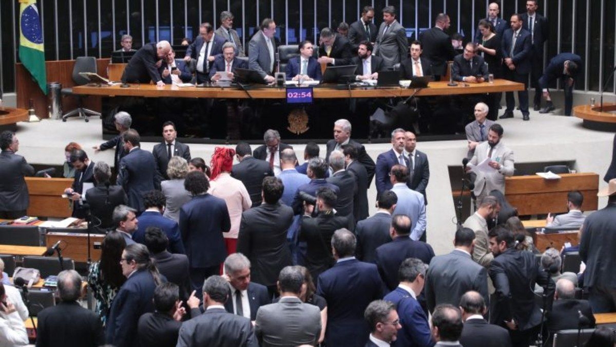 Câmara debate cassação de Glauber Braga e Zambelli