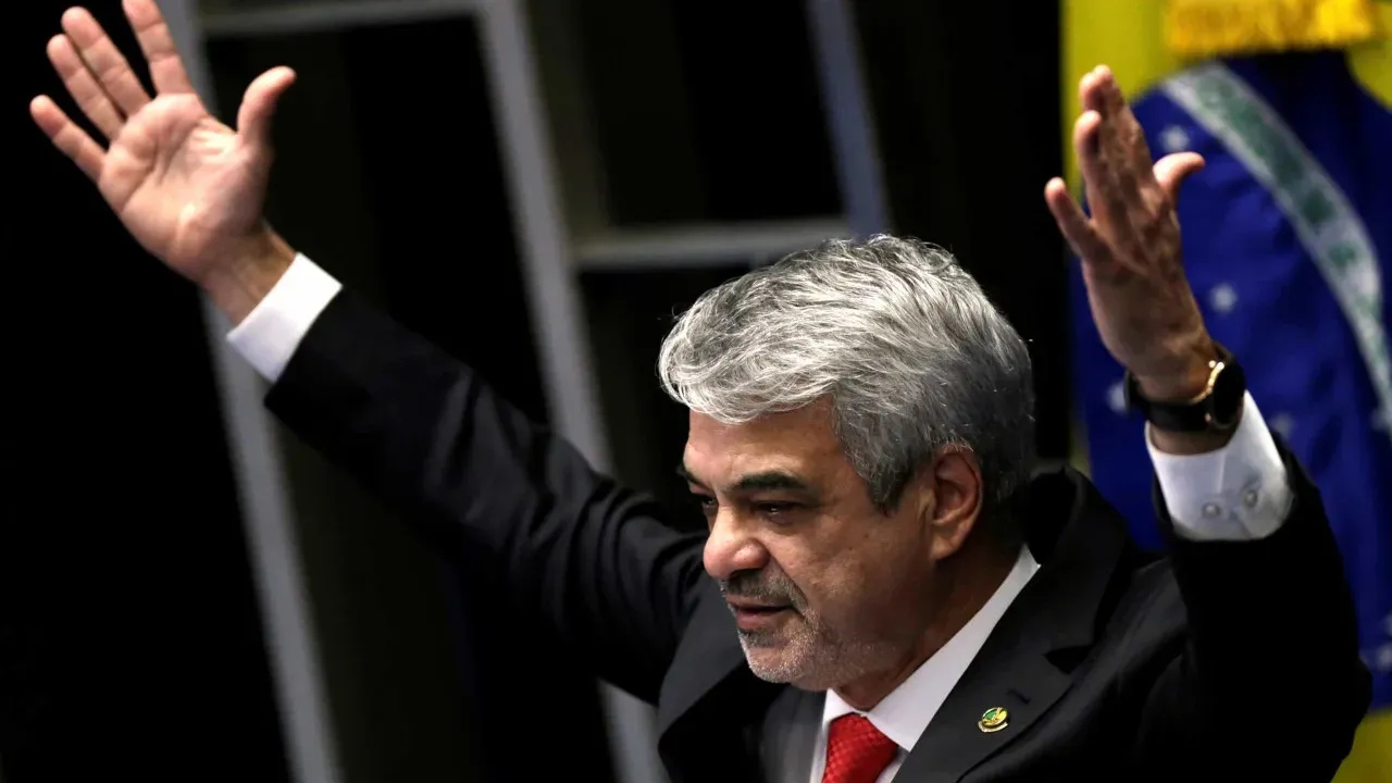 Humberto Costa se declara defensor de Haddad e promete discrição