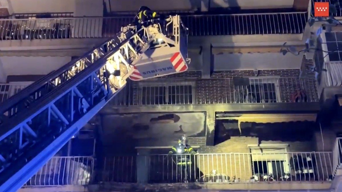 Incêndio na Espanha deixa 30 intoxicações e moradores feridos