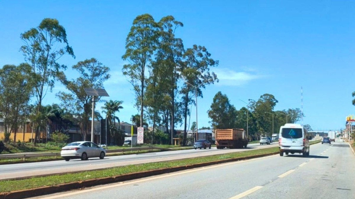 Operação especial na BR-040 para transporte de carga gigante