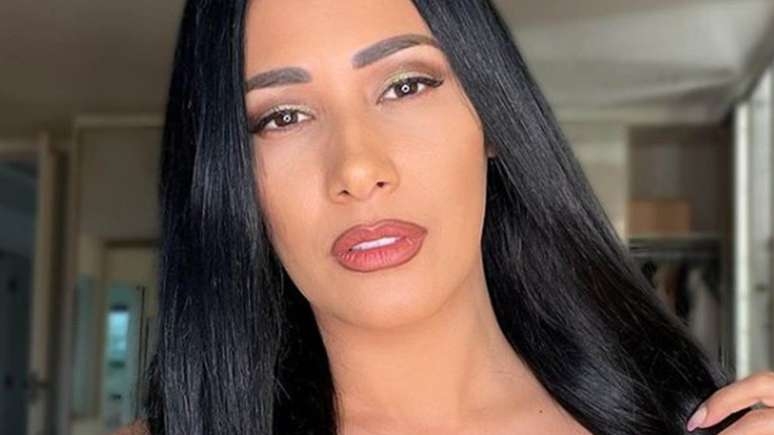 Simaria rebate críticas por postar fotos sensuais nas redes sociais
