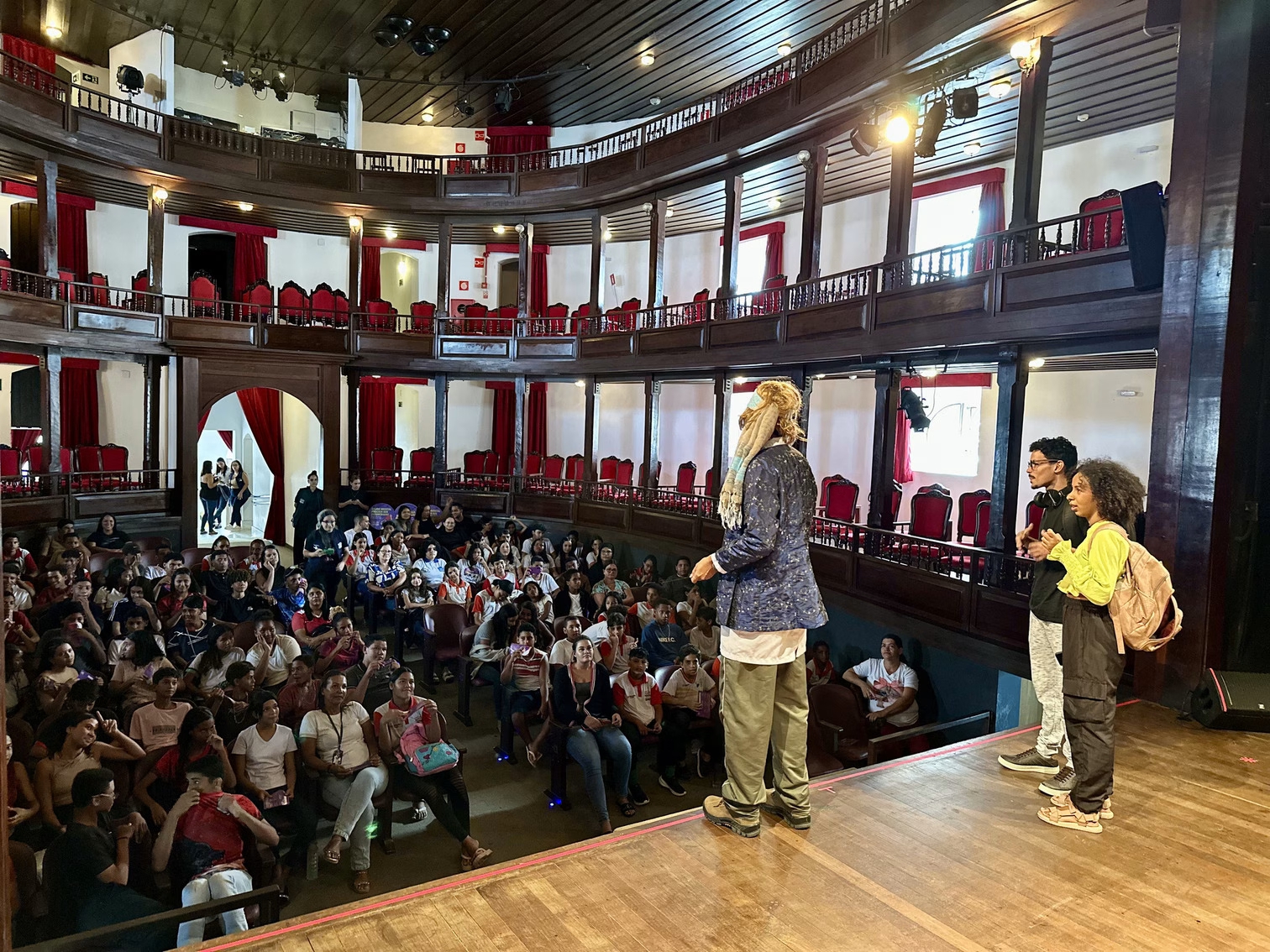 Teatro promove saúde mental para estudantes em Penedo