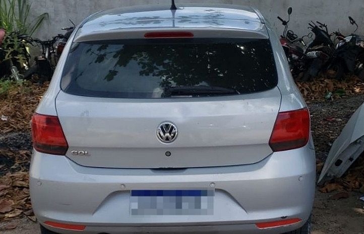 Carro de motorista por app é encontrado abandonado após roubo durante corrida