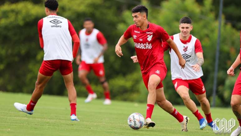 Em busca do tricampeonato, Athletico estreia no Paranaense