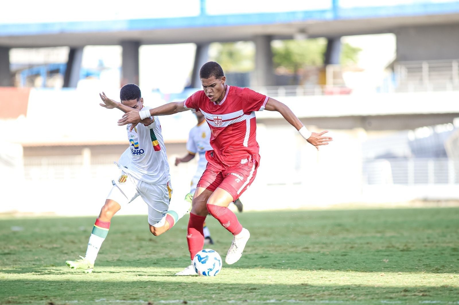 Chulapa elogia destaque da base do CRB