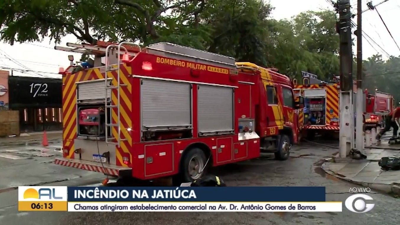 Incêndio em loja na Jatiúca deixa moradores em segurança