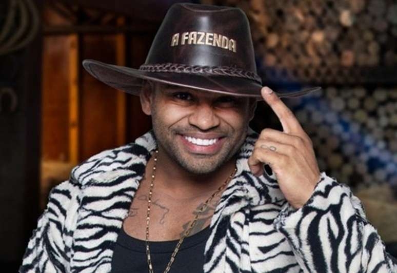 A Fazenda | Cezar Black cuspiu no chapéu do fazendeiro antes de dar para Tonzão?