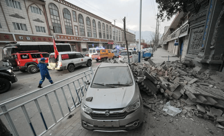 Número de mortos em terremoto na China chega a 135