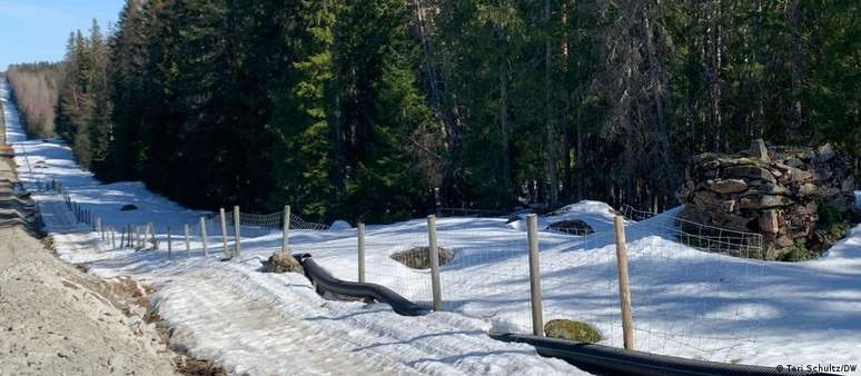 Finlândia fecha passagens da fronteira com a Rússia