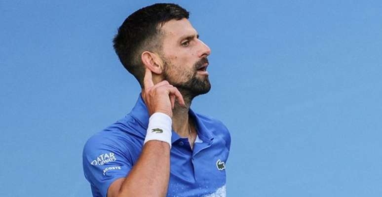 Djokovic reclama, mas despacha rival e desafia embalado Lehecka na Austrália