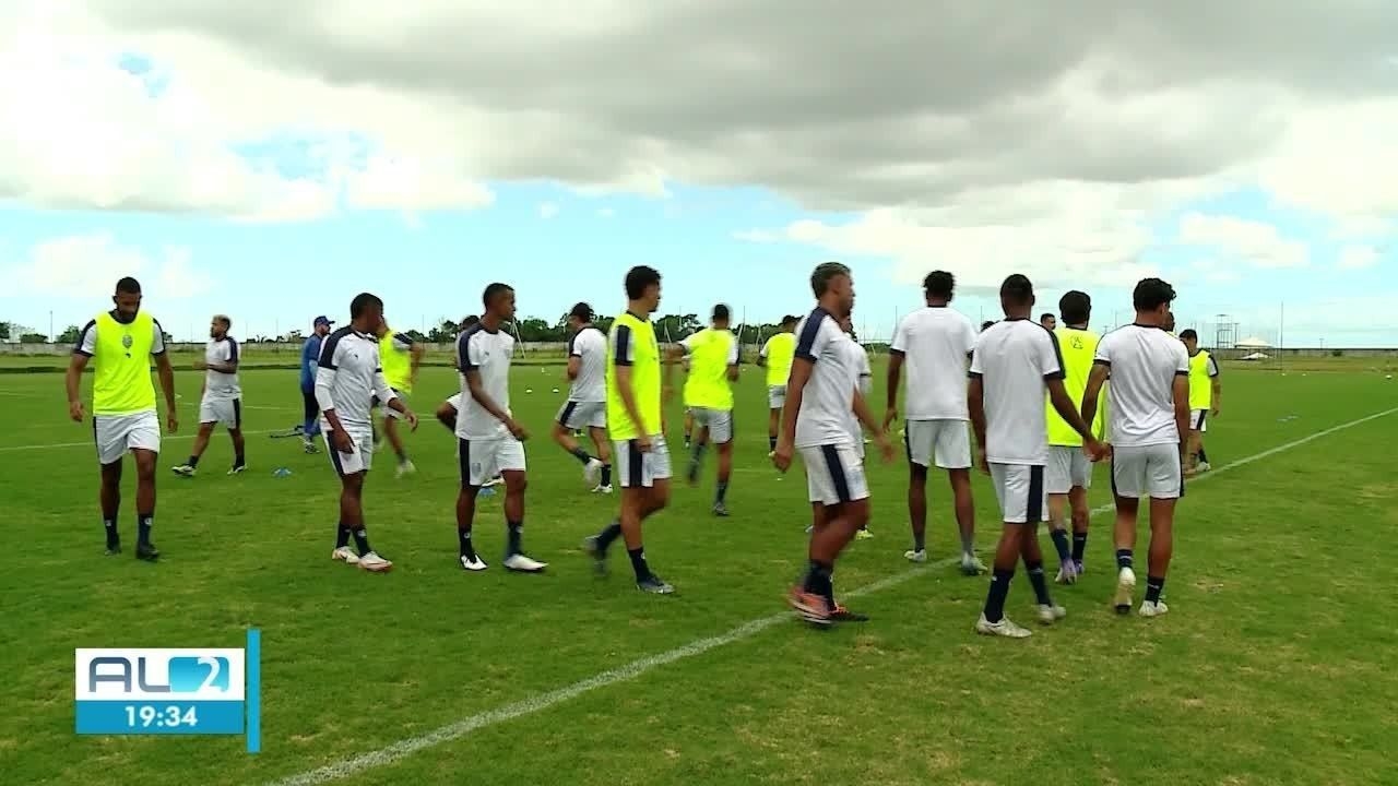 CSA enfrenta o Ferroviário com técnico suspenso