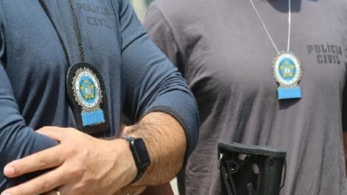 Trio é preso por planejamento de ataque pela internet