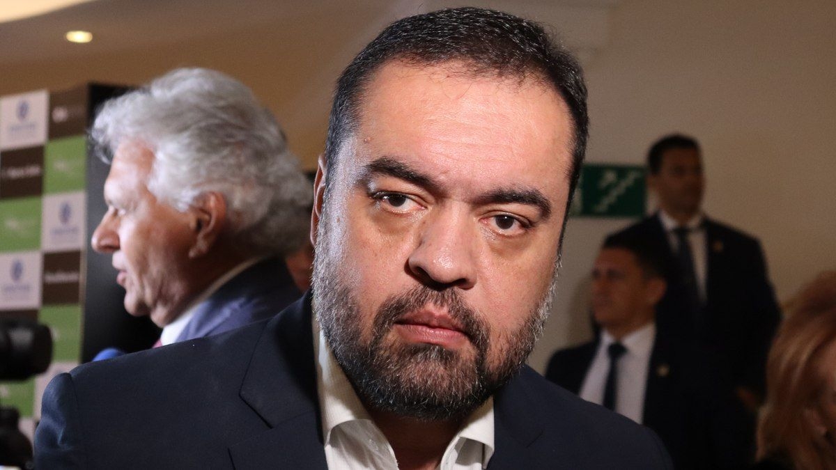 Castro debocha de Boulos em evento da CONIB