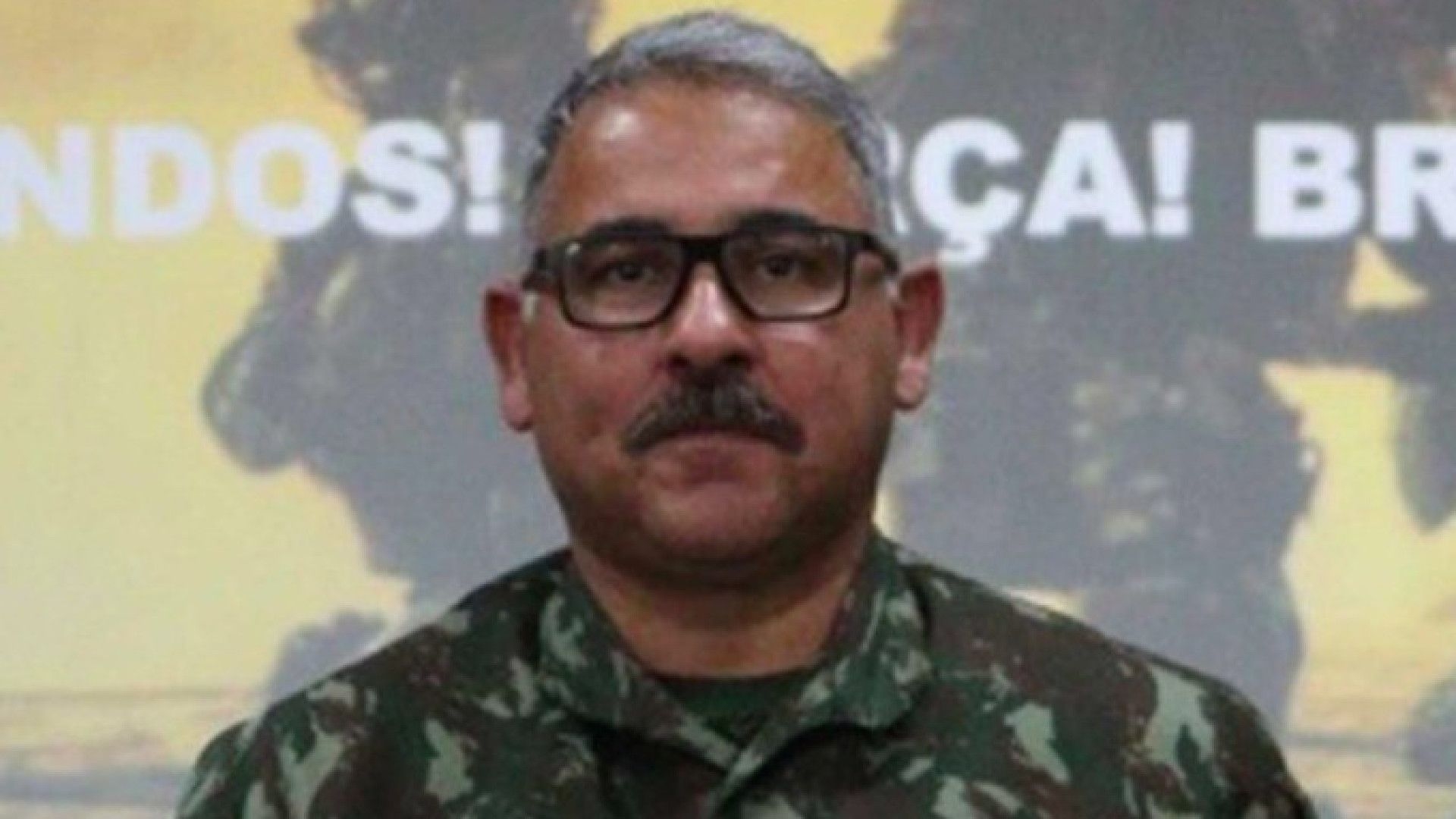 Coronel do Exército alvo de investigação sobre golpe retorna dos EUA e é preso em Brasília