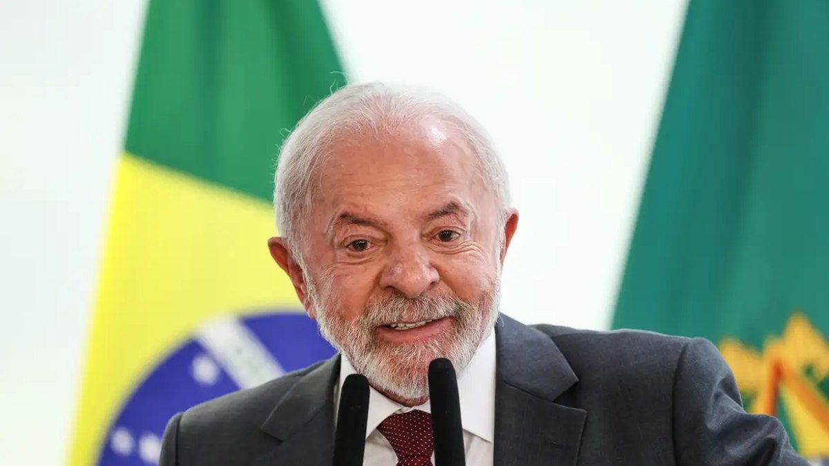 Lula aborda tarifaço e fim da escala 6x1