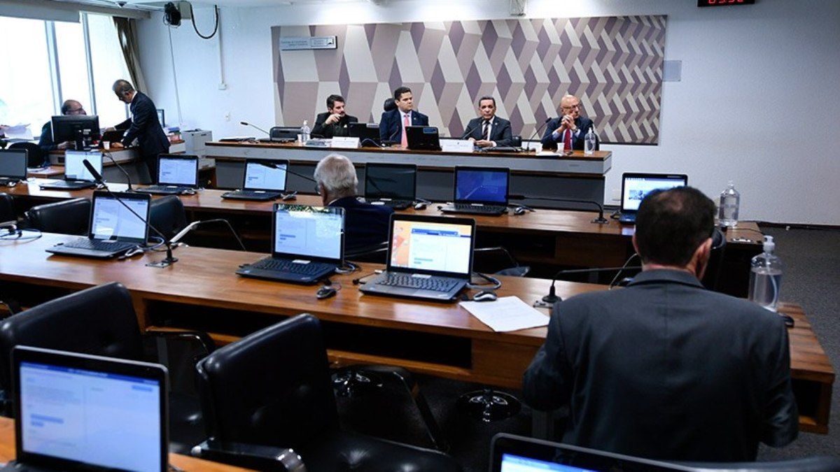 Senado discute a Lei do Impeachment após decisão do STF