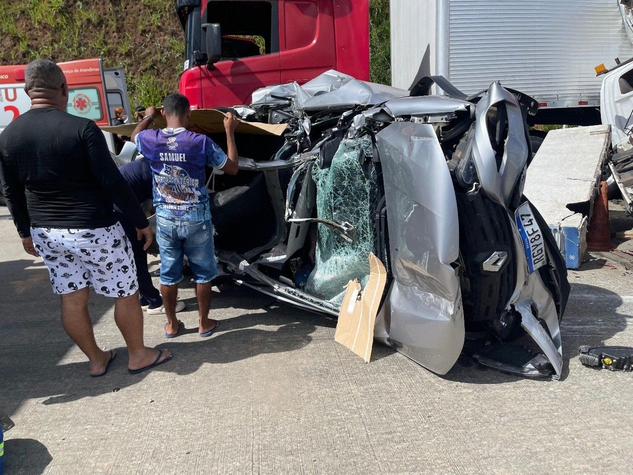 Família com crianças sobrevive a grave acidente em AL