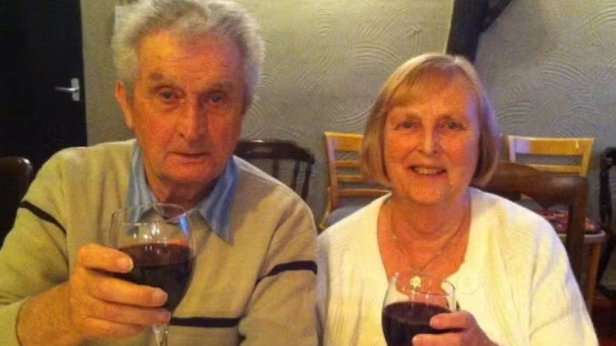 Idosa morre após infecção causada por cachorro lamber ferida