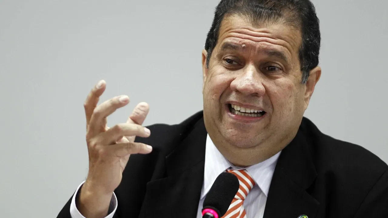 Possível saída de Lupi do Ministério nesta sexta-feira