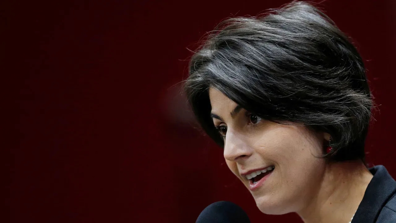 PSOL formaliza filiação de Manuela d'Ávila e candidatura ao Senado