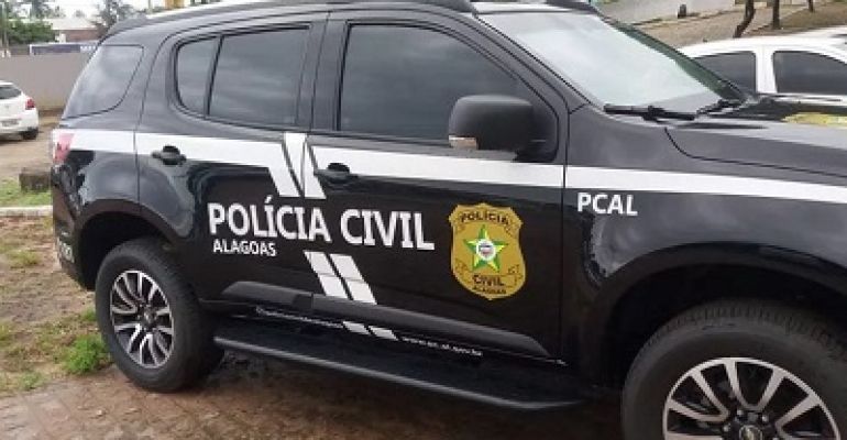 Mulher é presa por atrair namorado de facção rival para emboscada