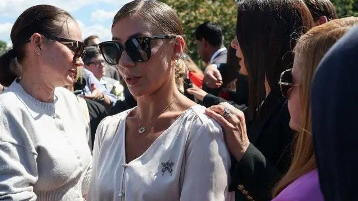 Brasileira revela abusos de 50 jovens no caso Epstein