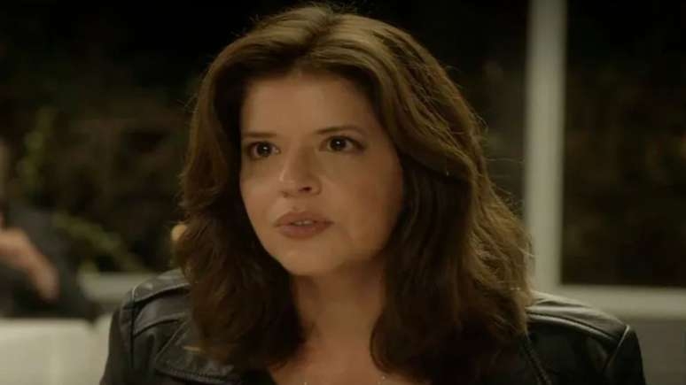 Natália beija pretendente de amiga em 'Elas por Elas'