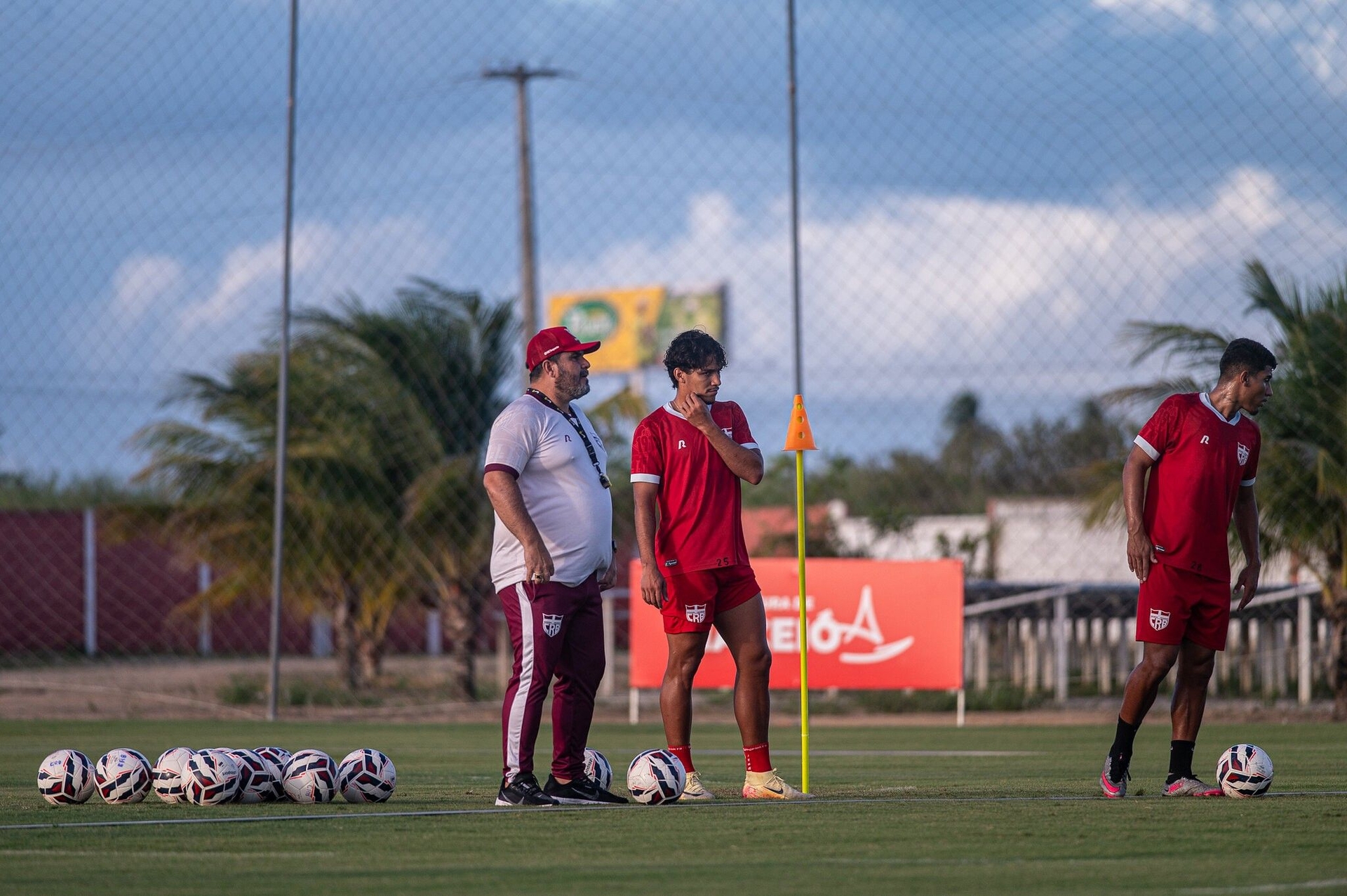 Barroca avalia mudanças no CRB para jogo contra o Criciúma