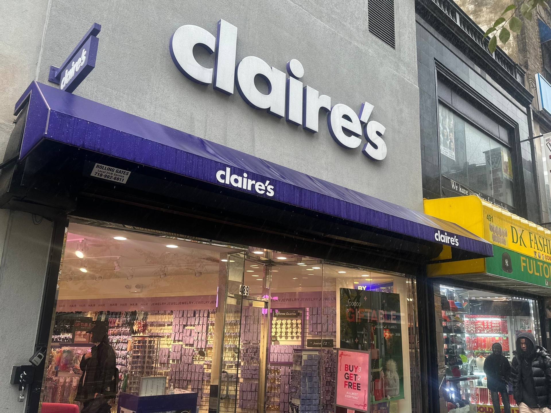 Claire's Enfrenta Crise com Venda e Fechamento de Lojas