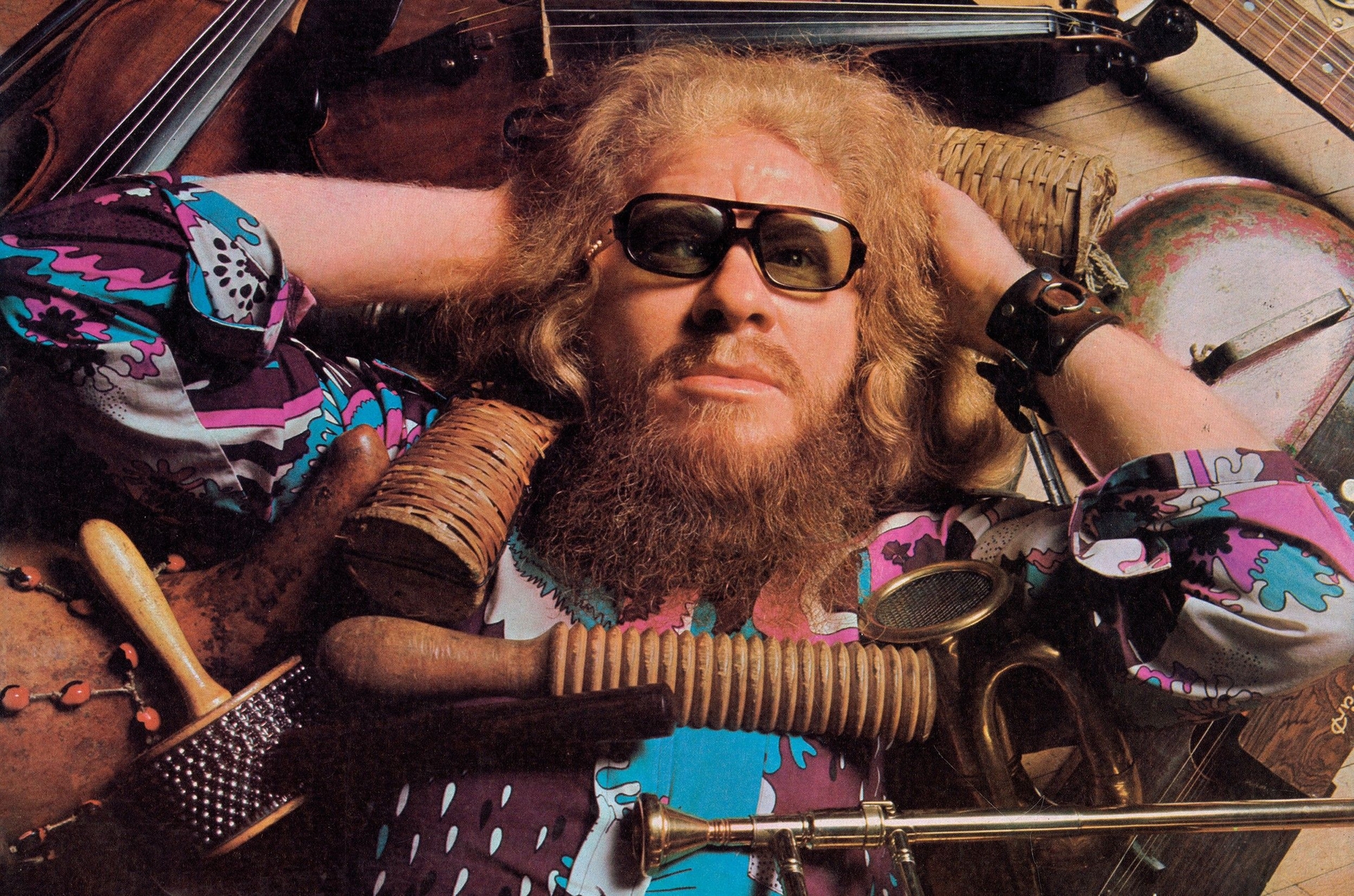 Djavan presta homenagem a Hermeto Pascoal com carinho