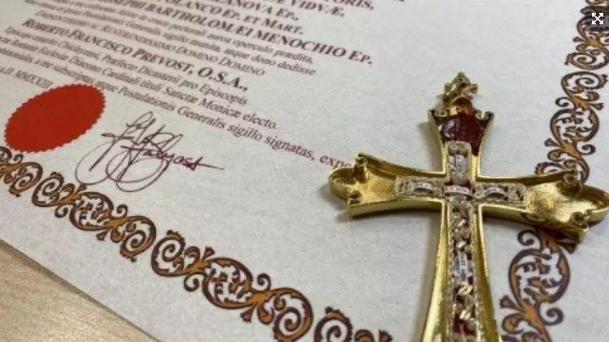 Crucifixo de Leão XIV possui ossos de Santo Agostinho