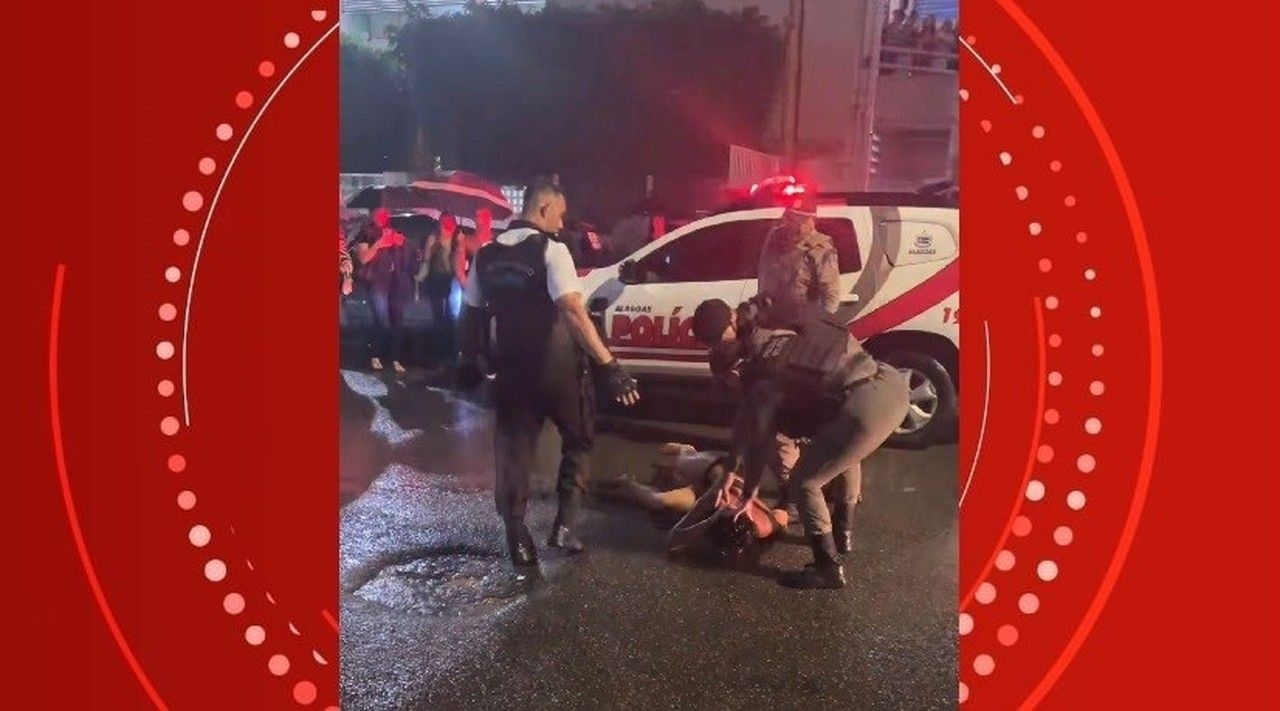 Jovem sofre surto em faculdade de Maceió e é contida