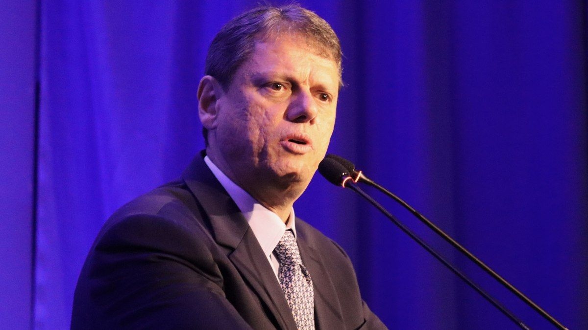 Tarcísio comete erros ao pedir demissão de 'CEO' do Brasil