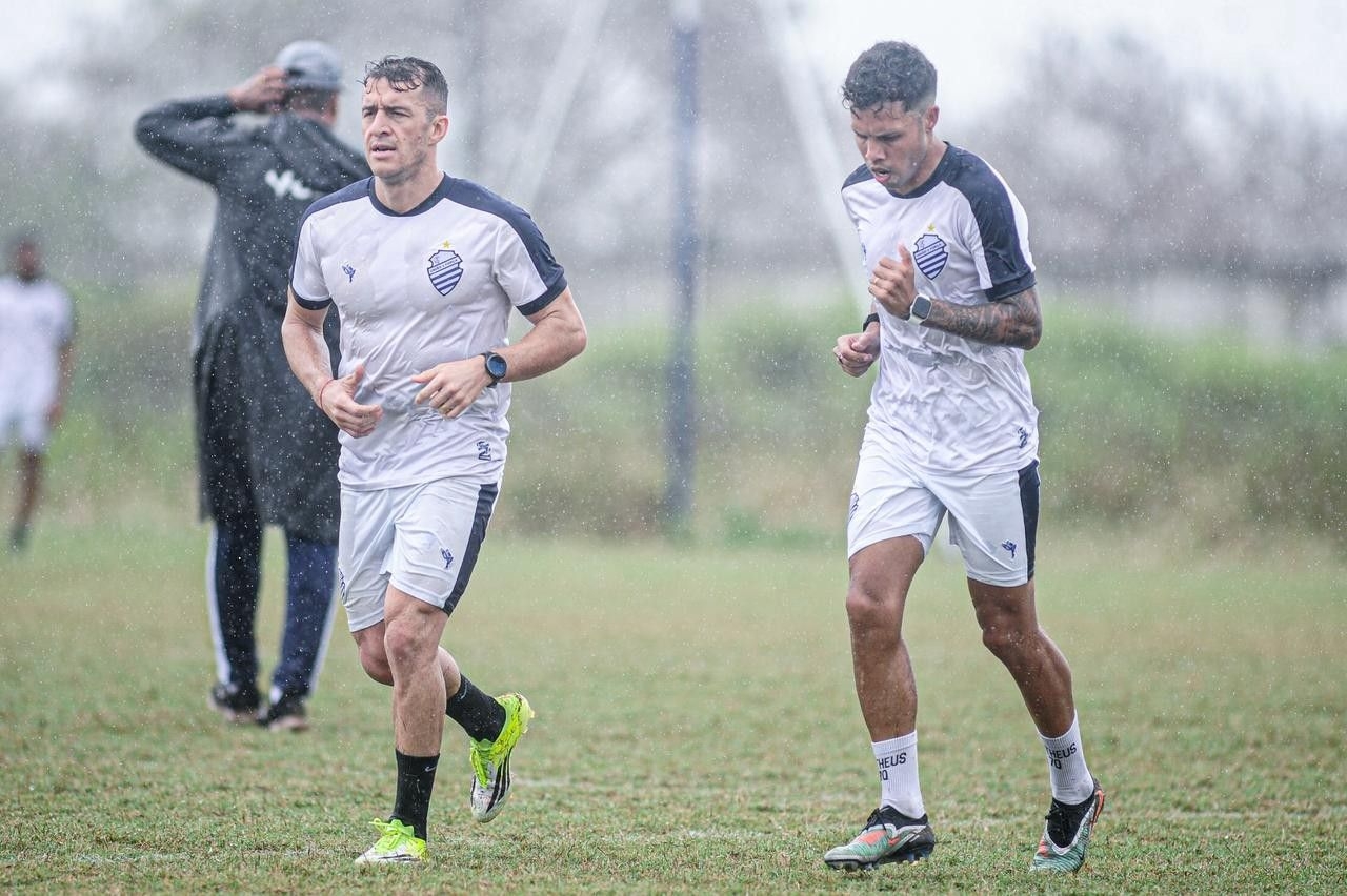 Ronaldo Mendes e Matheus Souza voltam aos treinos no CT do CSA