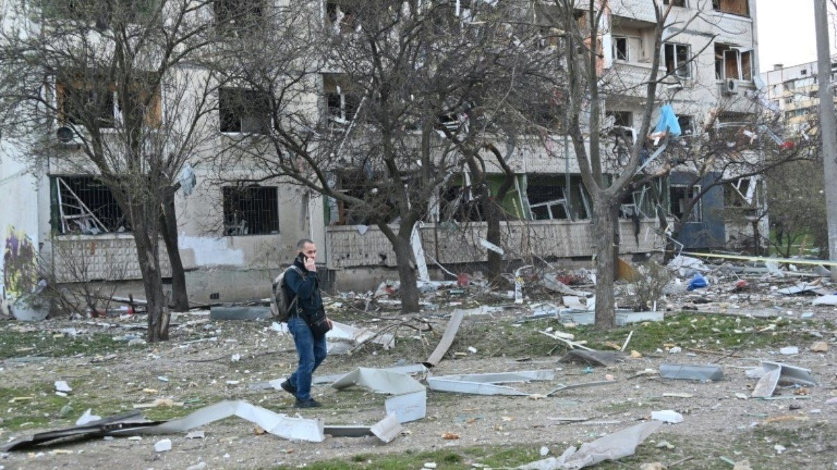 Zelensky garante trégua na Ucrânia e denuncia violações