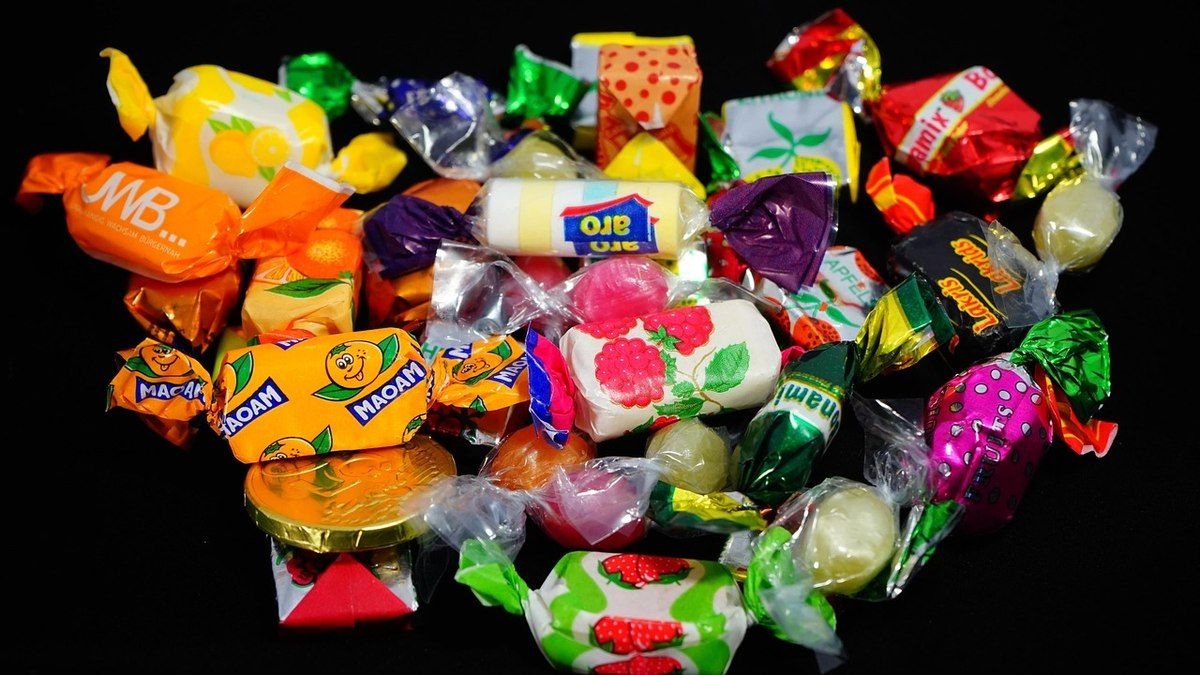 Menina passa mal após doce dado por Papais Noéis