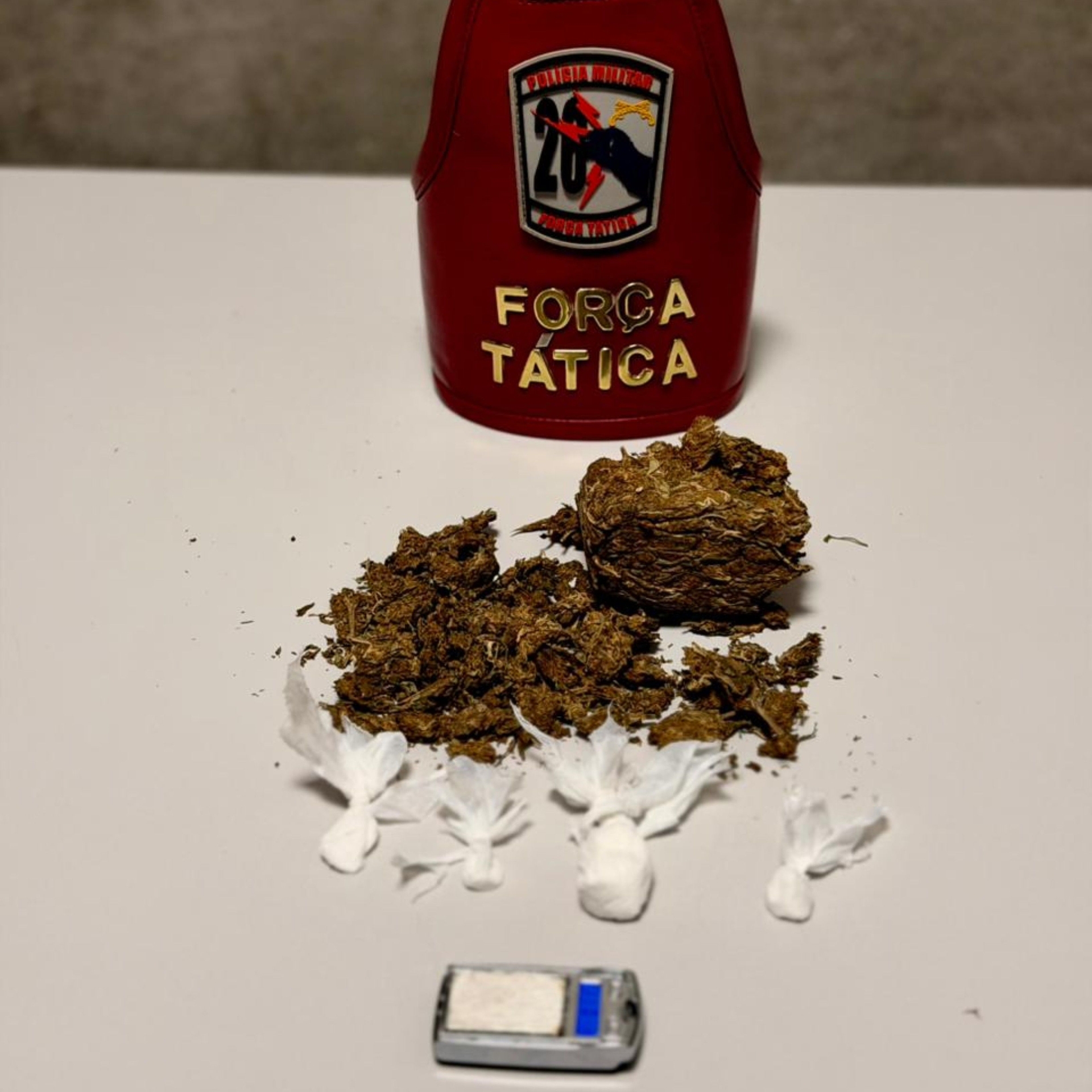 Mulher denuncia marido por tráfico de drogas e agressão