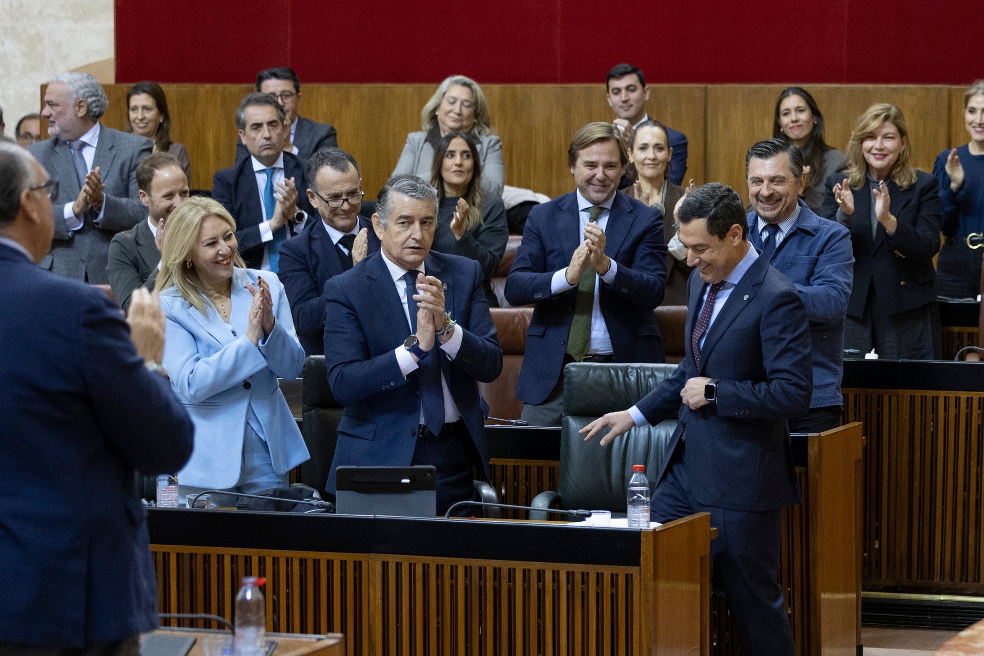 Conflito Político em Andalucía Foca em Corrupção e Saúde