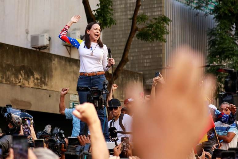 María Corina, líder da oposição contra Maduro, é presa após manifestação na Venezuela