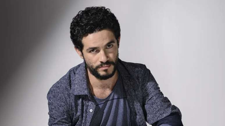 Vinícius de Oliveira expõe falta de oportunidades em novelas: 'Convite nunca teve'