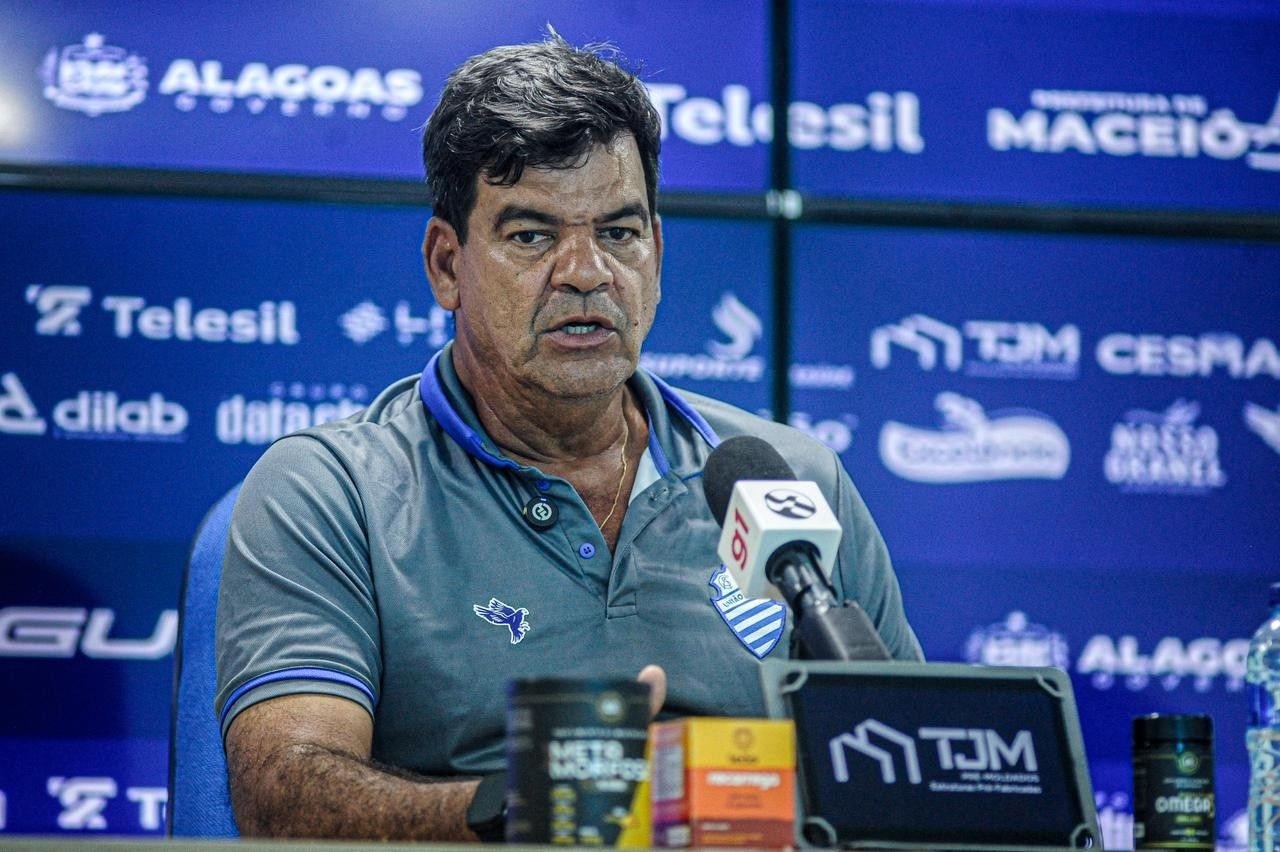 Moacir Júnior critica arbitragem após derrota do CSA